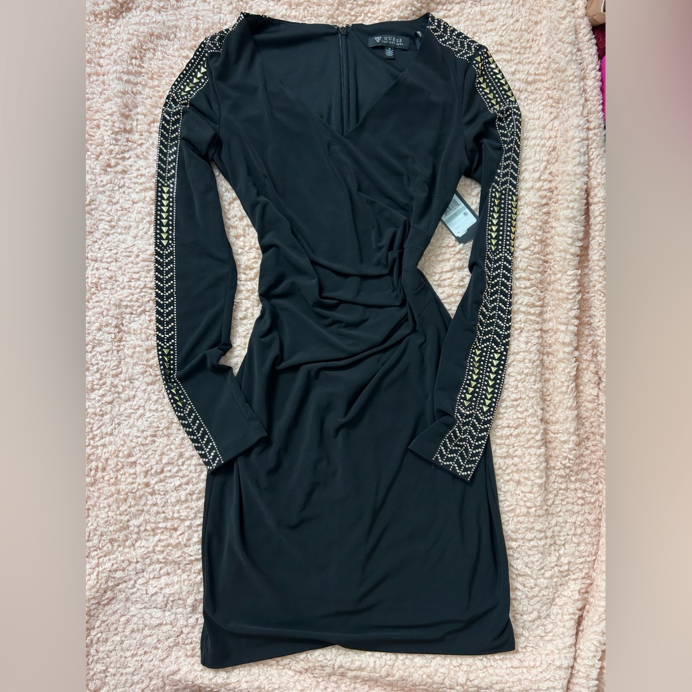 Brand New guess Dress SIZE 0 can fit 2 or 4 it is stretchy